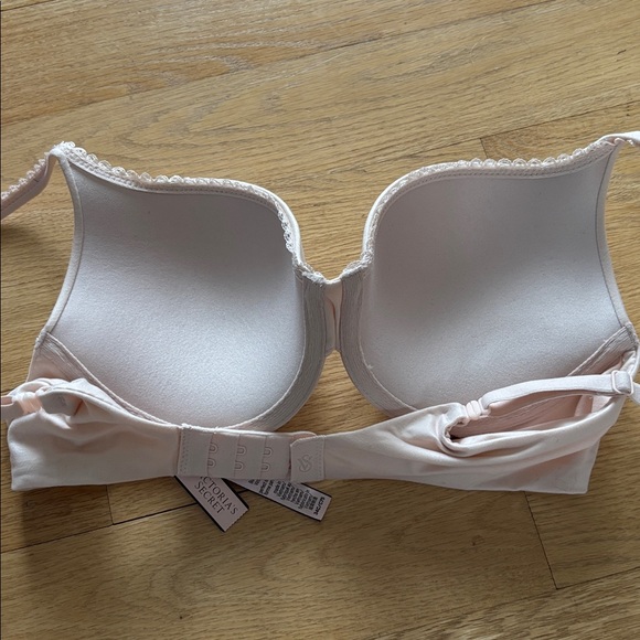TWO Victoria’s Secret Bras 34C NWT Pink and White ❤️❤️ - Picture 5 of 9